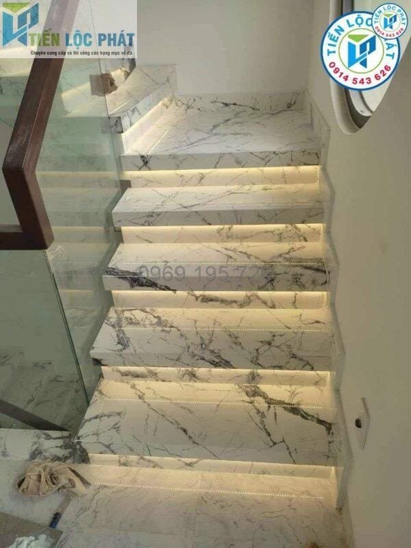 Thi công đá cầu thang