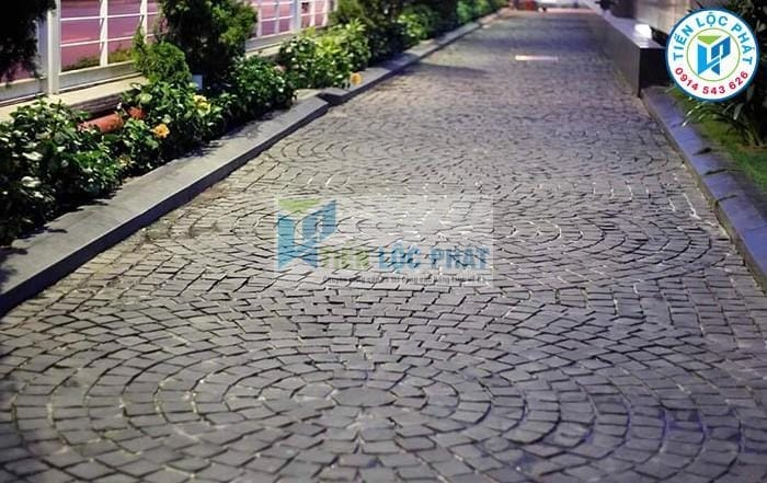 Giá đá lát sân vườn