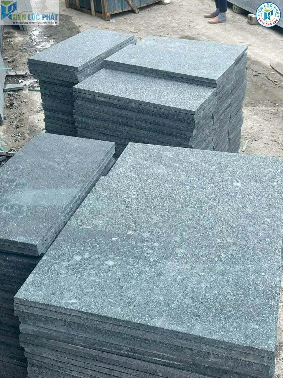 Đá xanh Thanh Hóa mặt băm dùng lát sân vườn