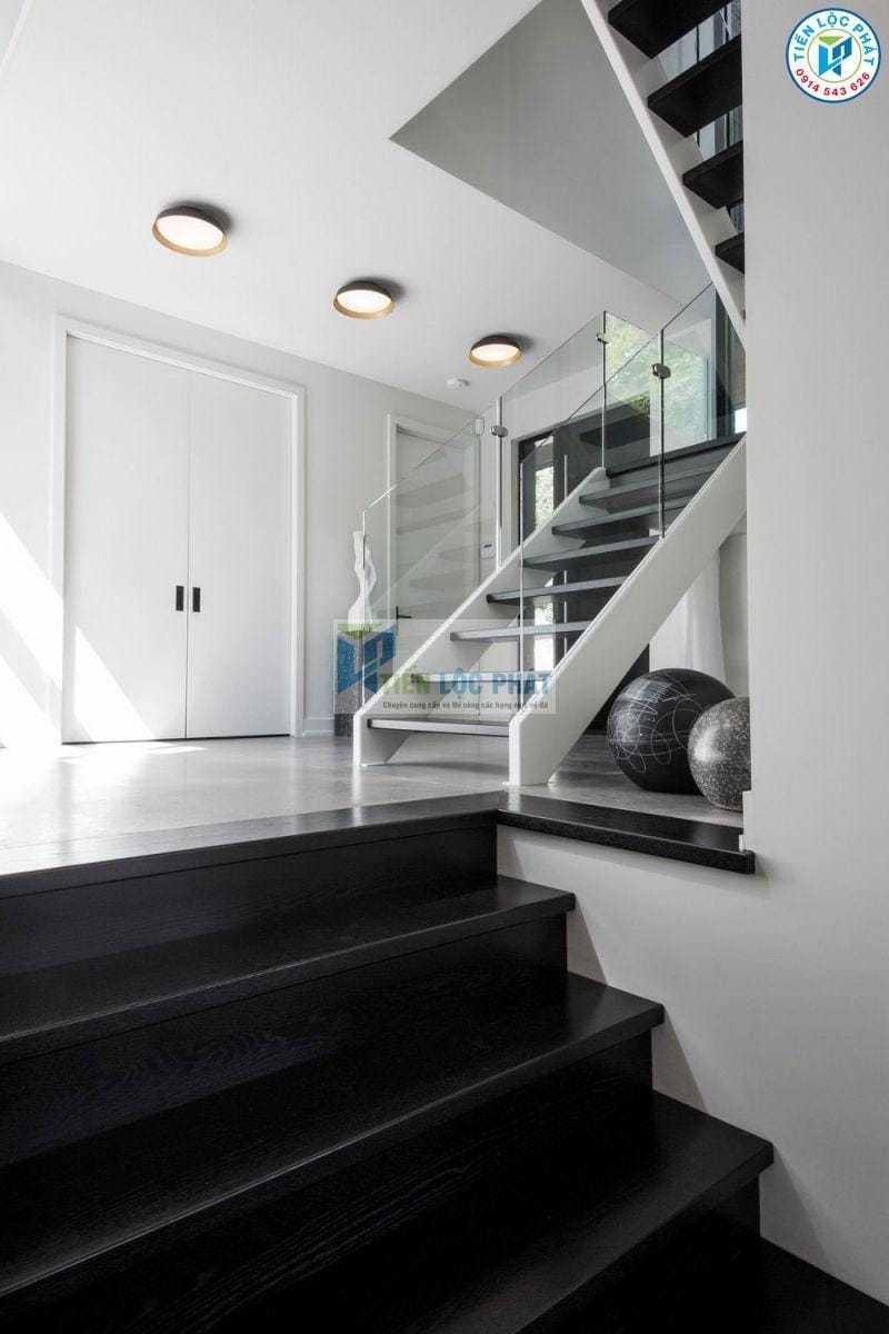 cầu thang đen campuchia