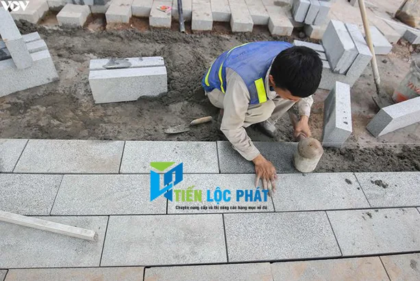 đá granite trắng suối lau