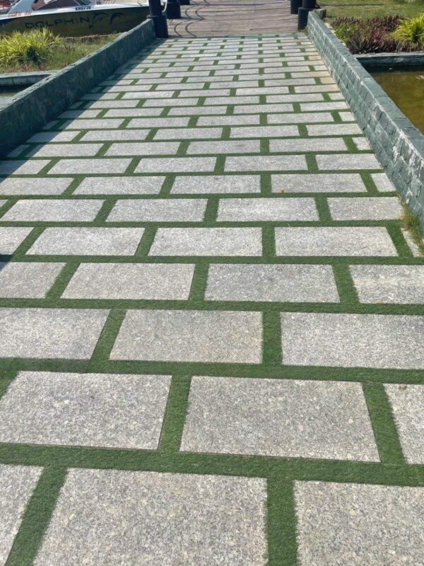 Lối đi sử dụng đá trắng suối lau Bình Định