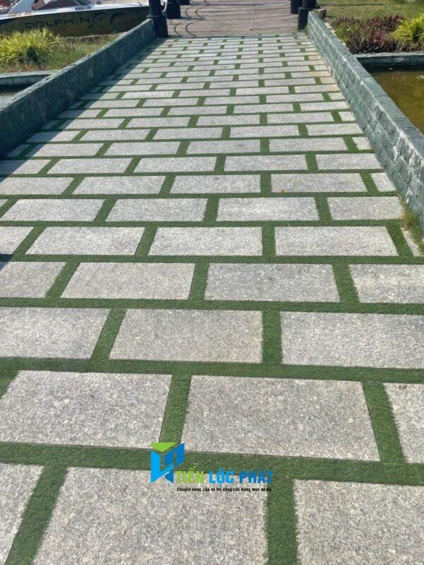 Lối đi sử dụng đá trắng suối lau Bình Định