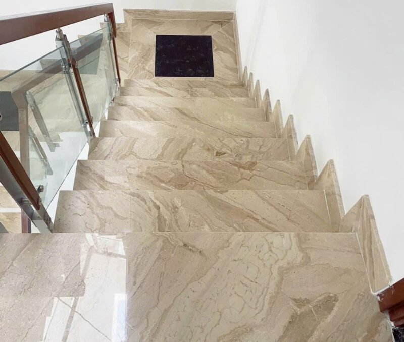 Đá hoa cương cầu thang