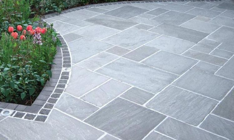 Tiêu chí chọn đá lát sân vườn chống trơn