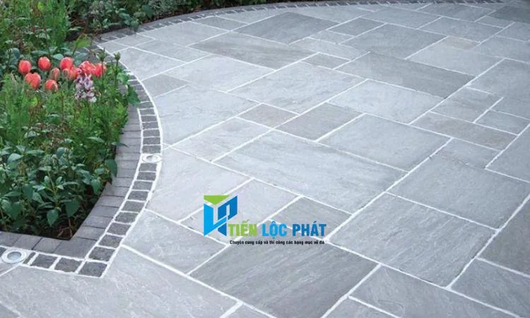 Tiêu chí chọn đá lát sân vườn chống trơn
