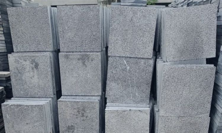 Các loại đá lát sân vườn chống trơn