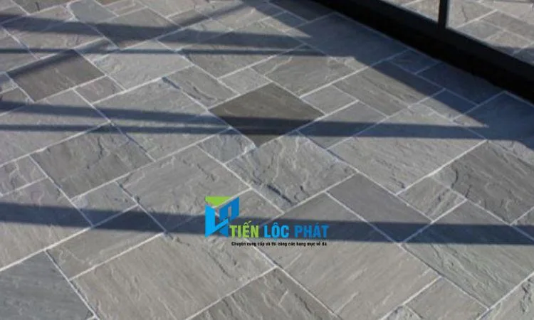Đá tự nhiên lát sân vườn