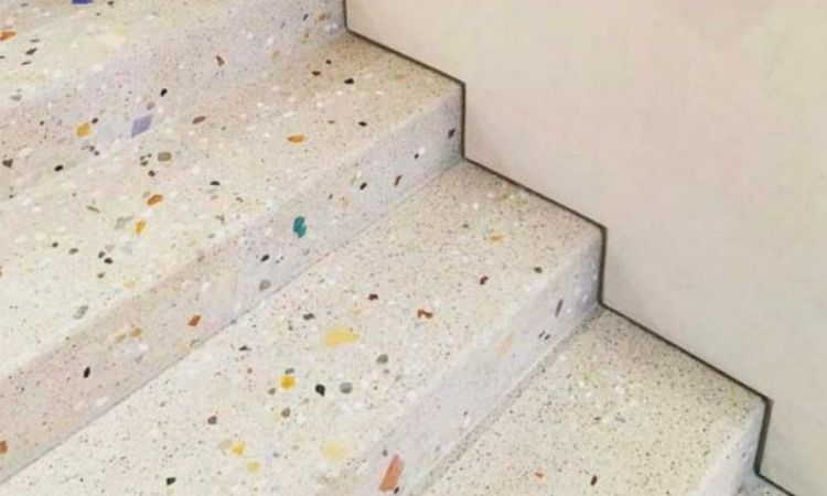 Cách làm sạch cầu thang đá mài