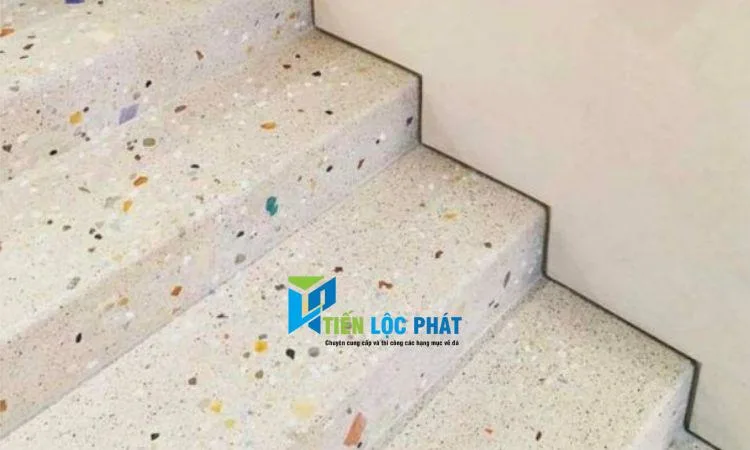Cách làm sạch cầu thang đá mài