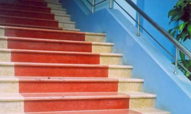 Các bước làm sạch cầu thang granito