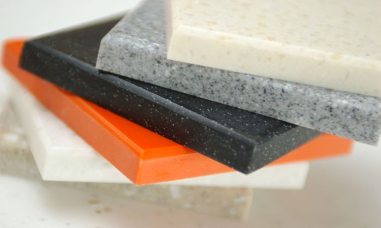 Đá hoa cương có mấy màu?