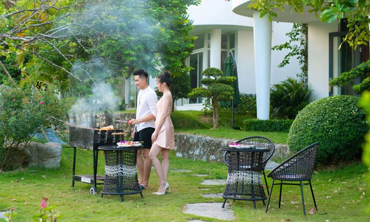 Khu vực BBQ ngoài trời ấm cúng