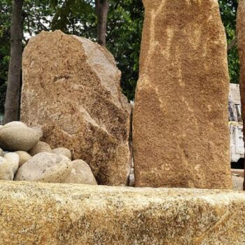 Đá tảng trang trí sân vườn