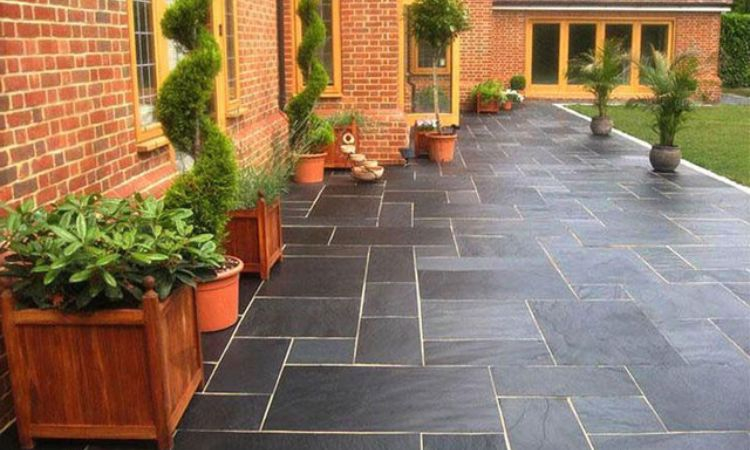 gạch lát sân trước cửa nhà