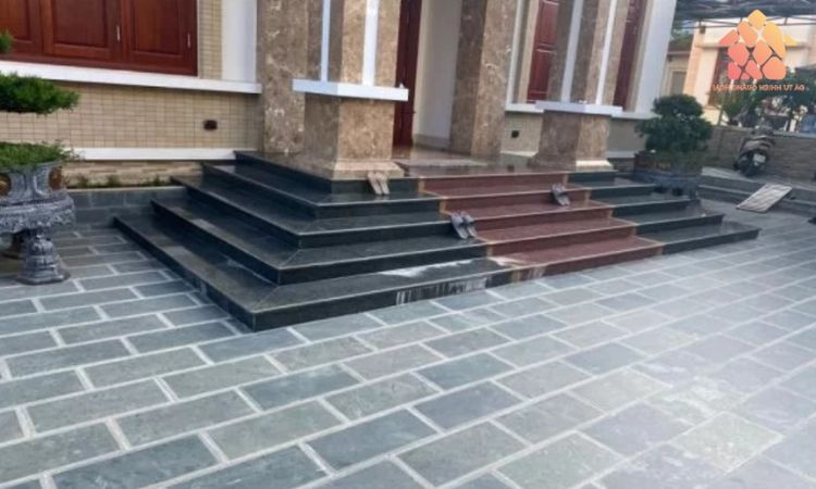 gạch lát sân trước cửa nhà
