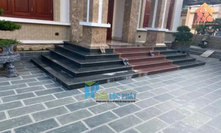 gạch lát sân trước cửa nhà