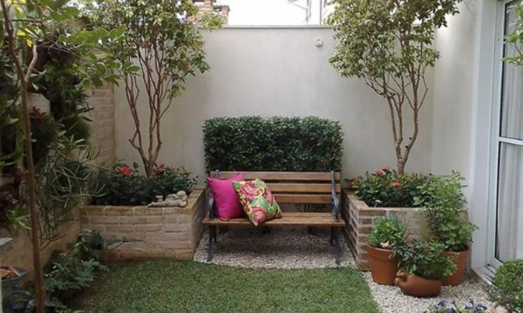 Sân vườn có khu vực thư giãn