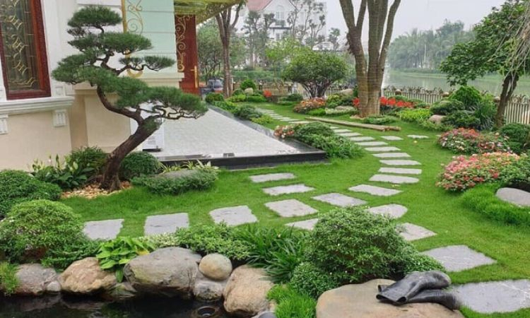 Kết hợp các yếu tố tự nhiên: nước, đá, cây xanh