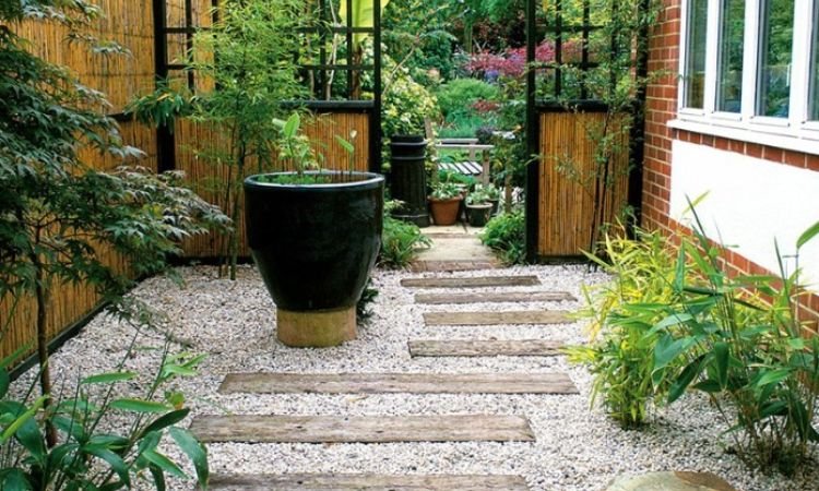 Trang trí sân vườn bằng sỏi