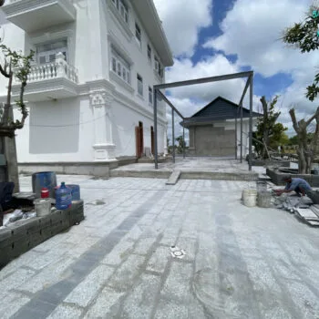 Cẩu hạ đá lát sân vườn tại Đức Hòa – hình 6