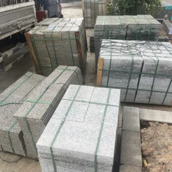 Hình ảnh giao đá lát sân vườn 800m² tại Long An